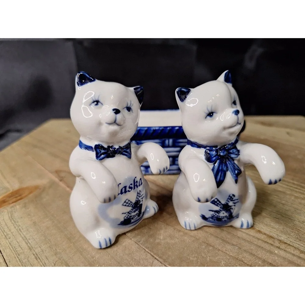 Delft Blue Handpainted Ceramic Cat Salt Pepper Shakers in Basket Alaska Souvenir